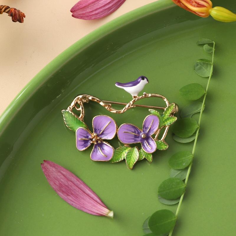 Vintage Enamel Flower Bird Brooches For Women Men Fashin High Qulaity Metal Design Clothing Coat Pins Party Wedding Jewelry