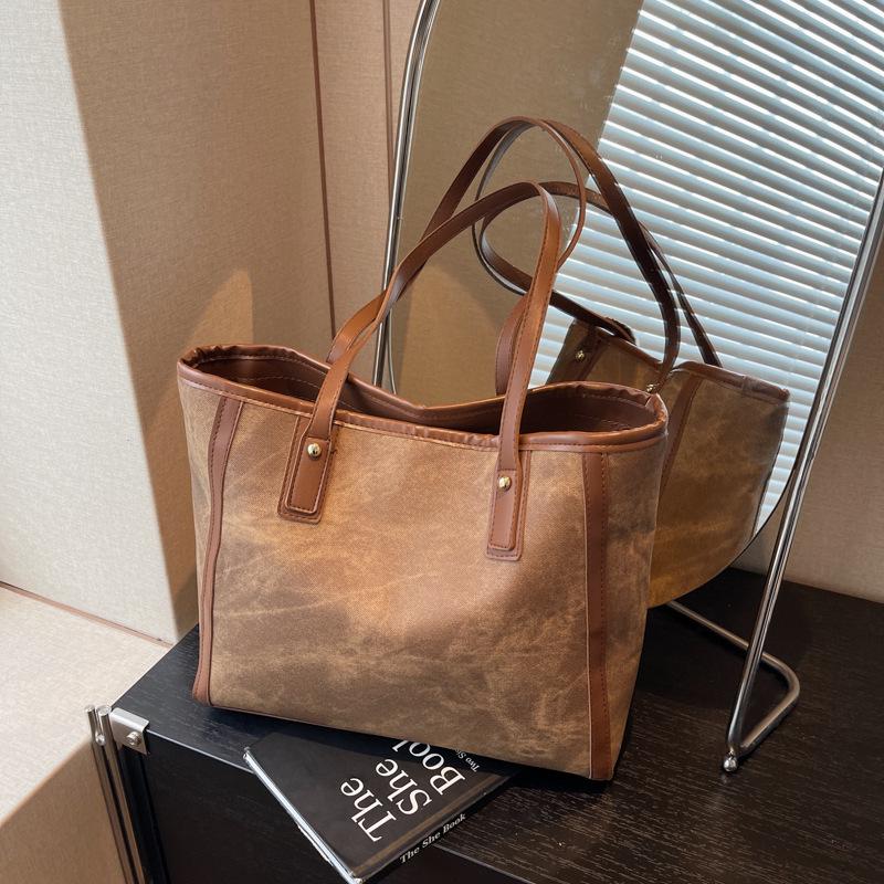 Korean Version of Large-capacity Underarm Bag 2025 New Simple Tote Bag Fashionable Niche Texture Casual Shoulder Commuter Bag