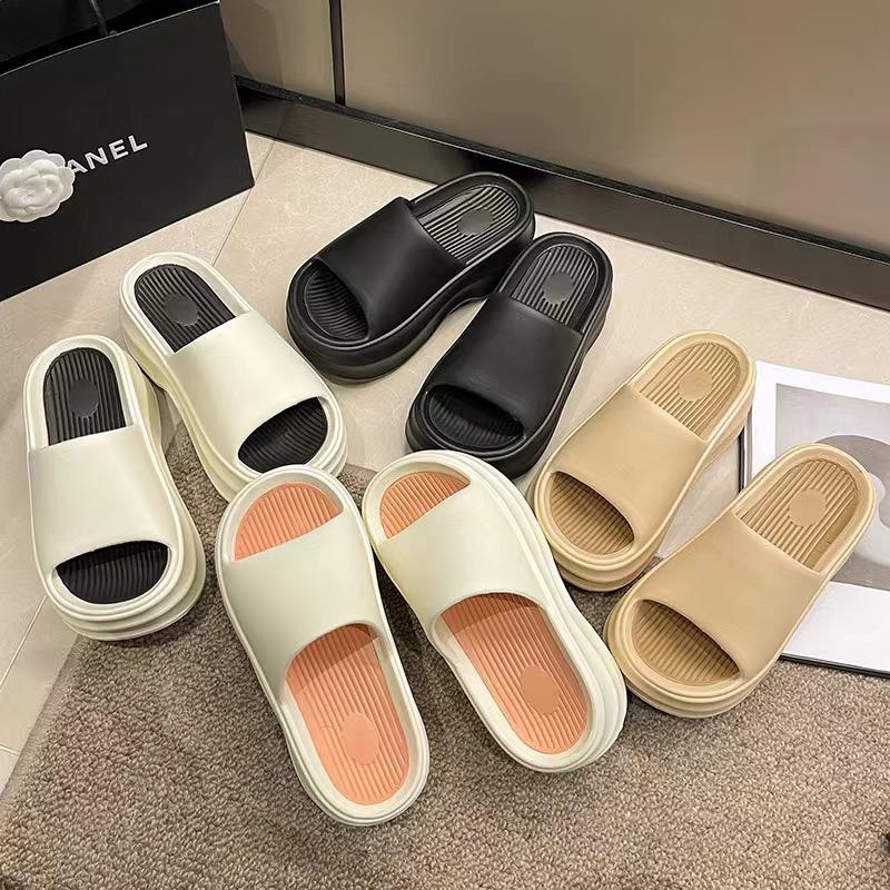 Summer new women's slippers summer one-word non-slip two-color thick-bottomed fashion women's beach slippers versatile