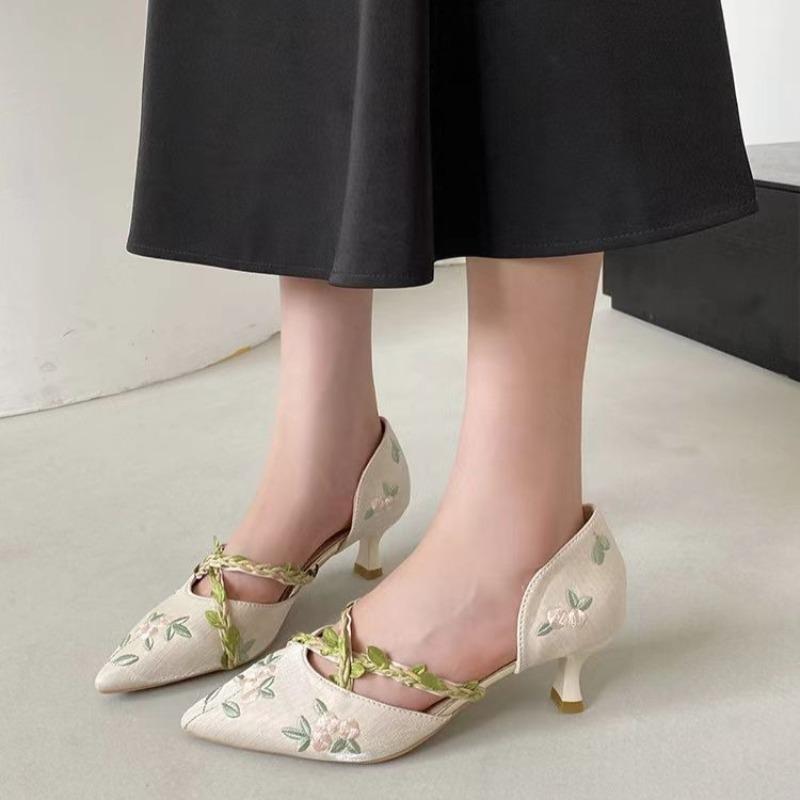 Women's Fashion Pointed Shallow Mouth Embroidery Set Foot Non-slip Mid-heels Thin Hollow Woven with Single Shoes