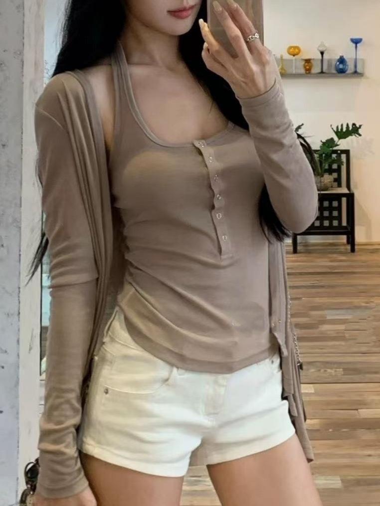 Xi Khaki Letní Pletená Sada: Nepravidelný kardigan a přiléhavé tílko