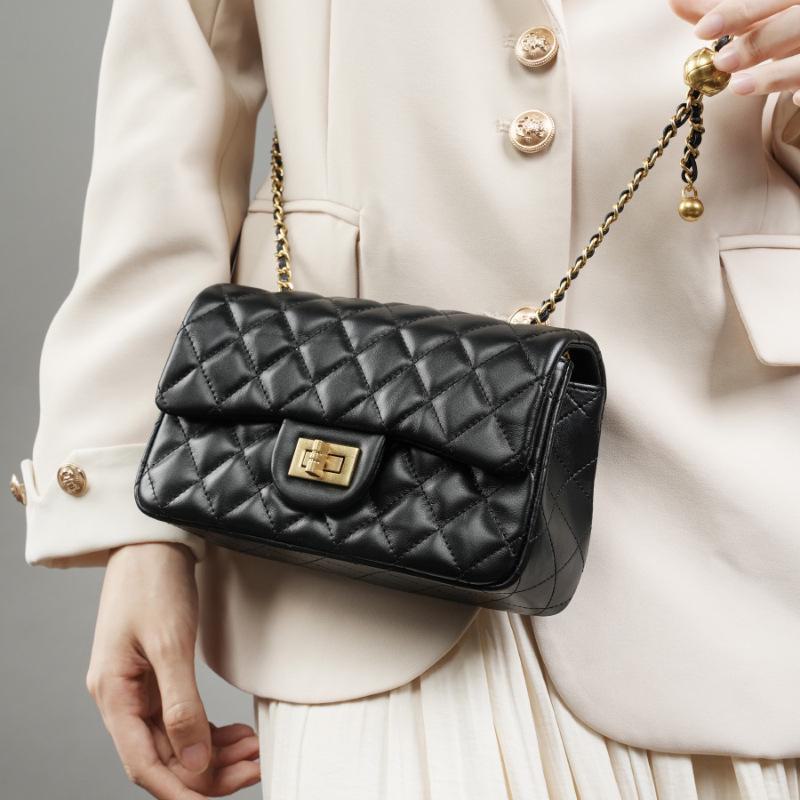 Polaris star 2024-geïnspireerde Diamond Sheepskin Underarm Bag, dames messengertas van echt leer met gouden bolketting zwart