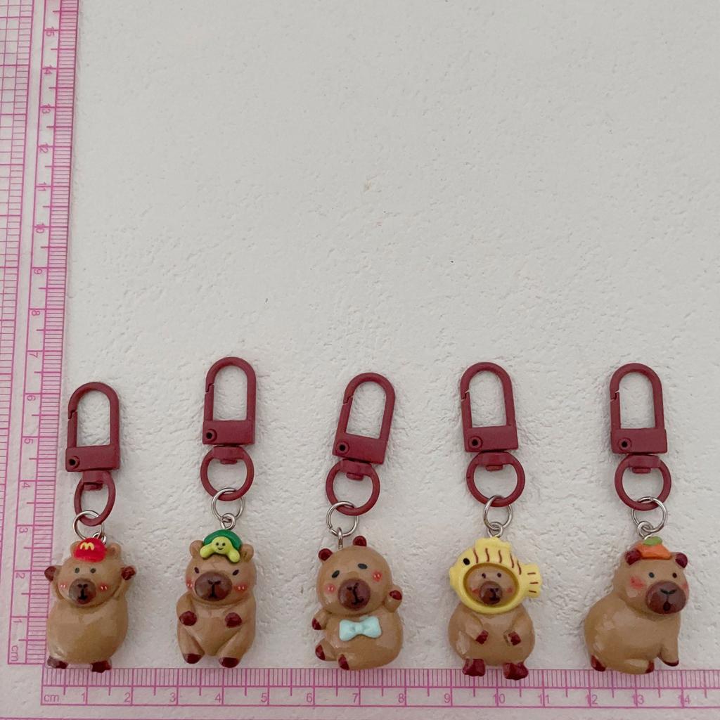 Set of 5/6 Stylish Capybara Keychain Animal Keyring Ornament Lovely Resin Bag Pendant Accessories for Animal Lovers