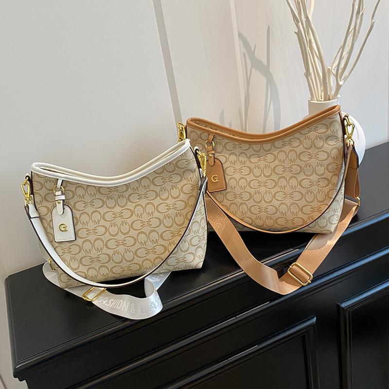 Women's bag new printed retro messenger bag large capacity casual shoulder bag underarm bag