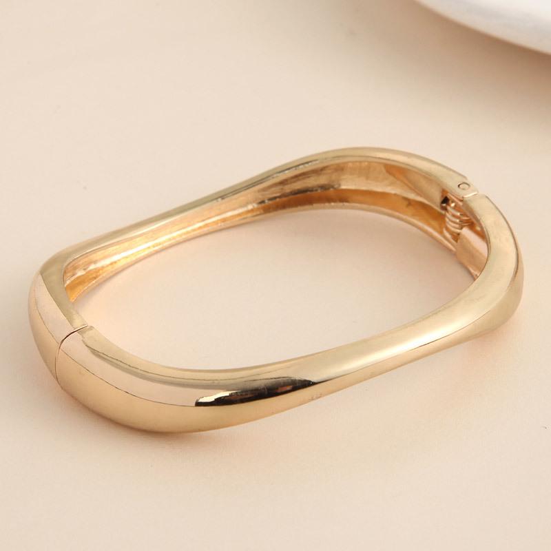 Элегантный женский браслет с мелкой волной золотой