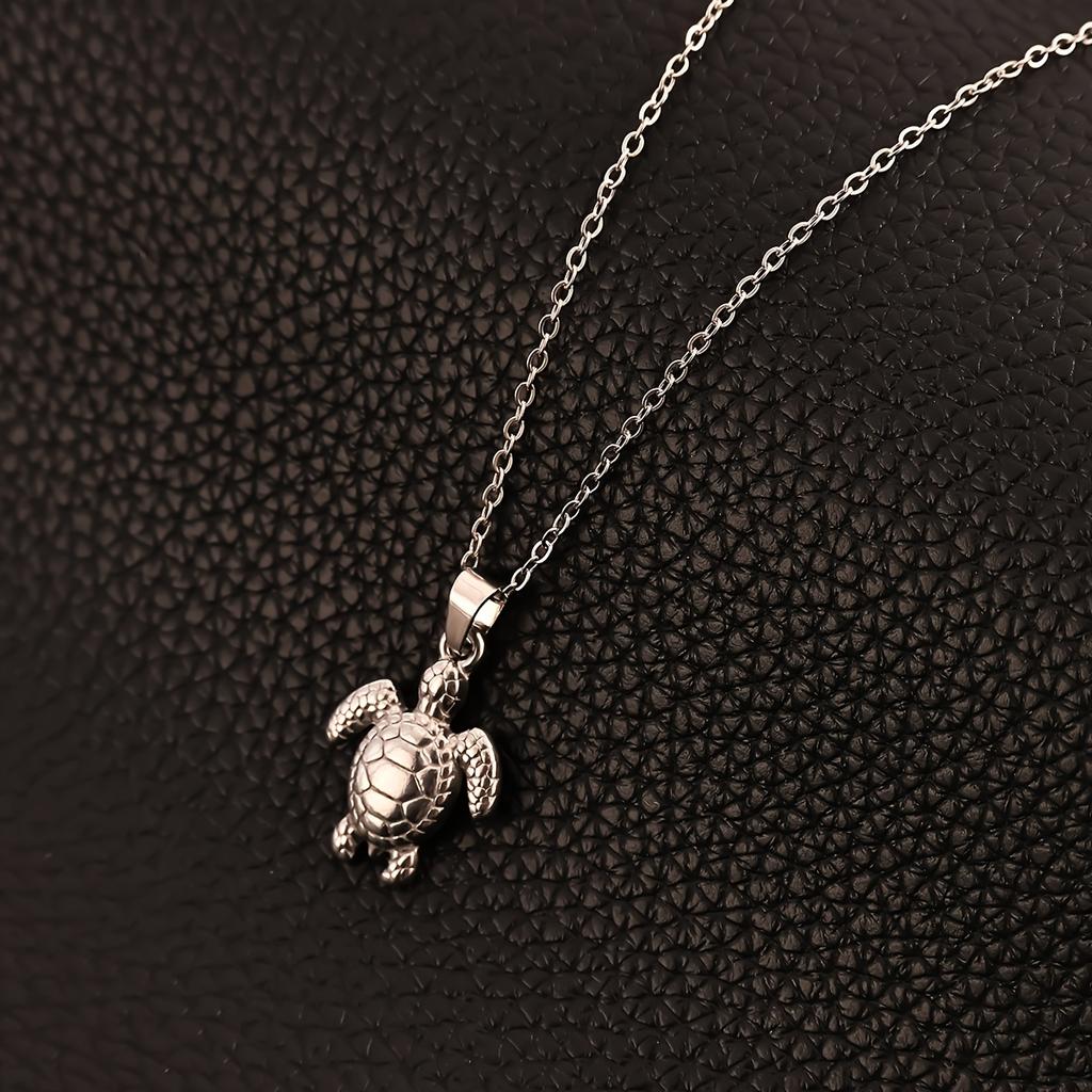 Exquisite Turtle Shaped Pendant Necklace, A Must-have for Casual Vacation Style, An Ideal Gift for Friends or Brothers, and The Perfect Choice