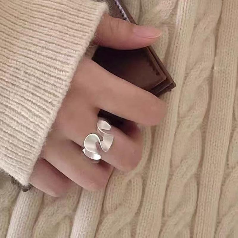 Sterling Silver Floral Ring for Women - High-End Open Joint Design for Autumn/Winter