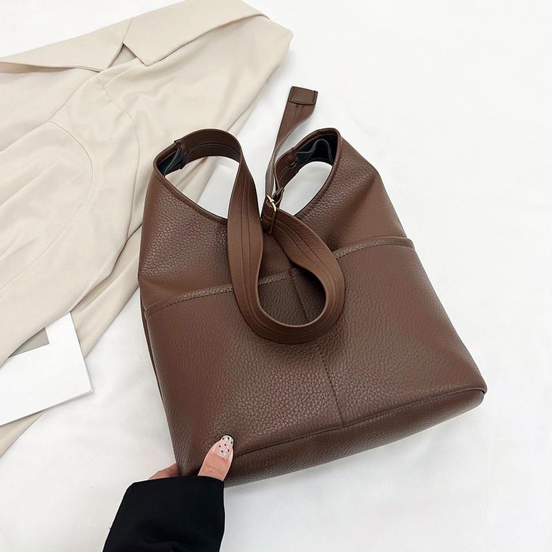 Stylish Vintage Women's Shoulder Bag Trendy Tote For Fall With Large Capacity And Unique Design