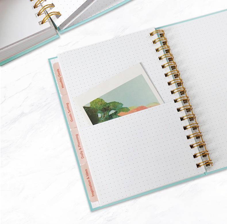 Agenda Mensile A5 2025: Calendario Inglese con Rilegatura a Spirale in Raffinata Scatola Regalo, Logo Personalizzato Disponibile