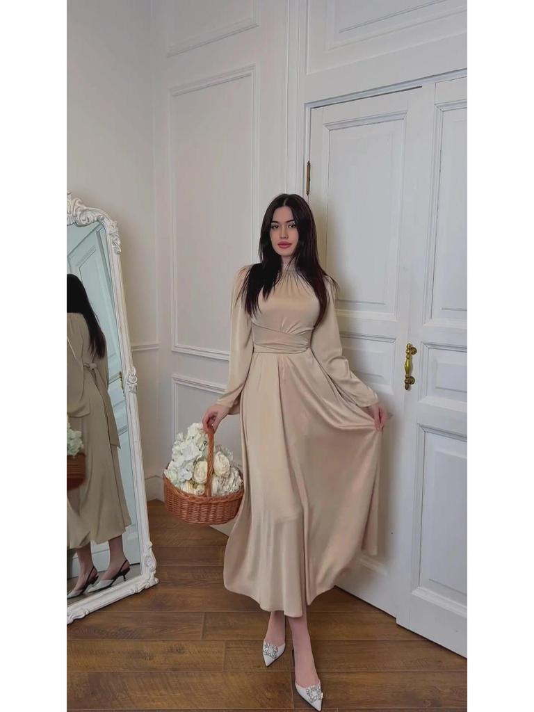 Abito Sottoveste Satinato Monocolore Stile Principessa Primaverile 2026