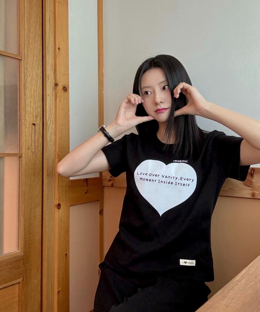 Leobeumiopisyeol Love Message Short Sleeve T-Shirt