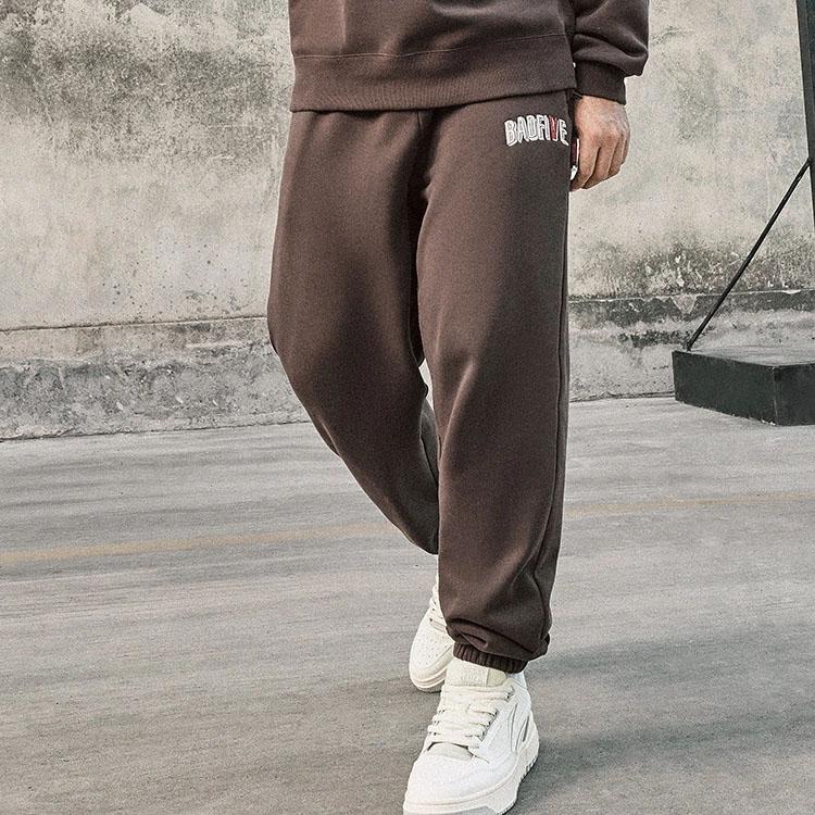 Li-Ning Badfive Solid Mid-Waist Cuffed Fleece Knit Sports Pants Men Bottoms Charcoal-Brown AKLT879-5