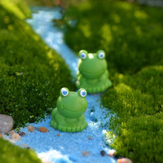 Mini Green Frog Figurines Garden Statues Adorable Appearance Vibrant Color Compact Size Frog