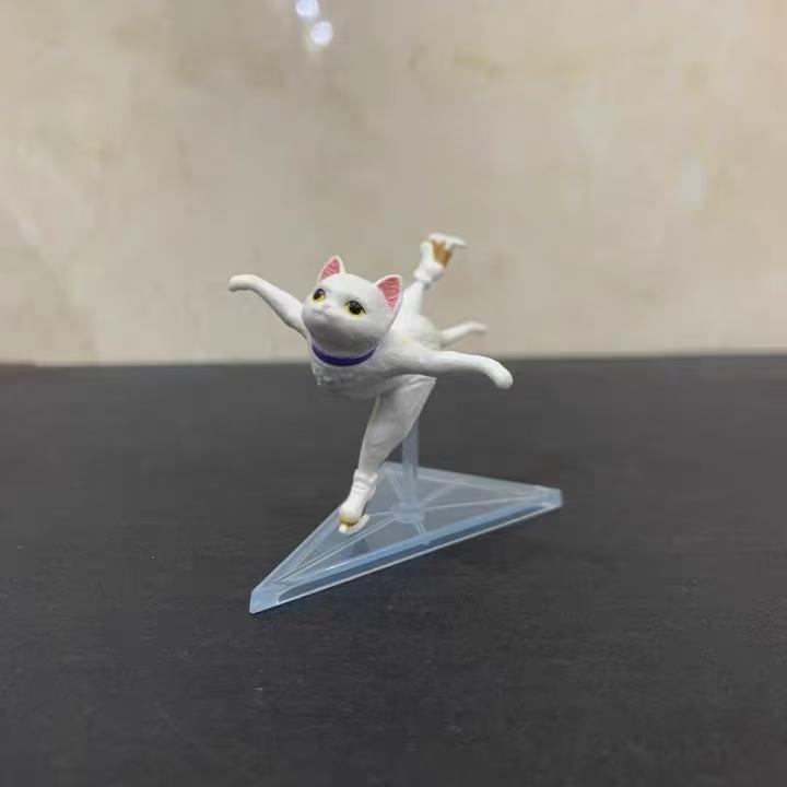 Skating Cat Gashapon Toys Grey Orange Calico Creative Lovely Figure Model Decoration Ornaments Cat Toys