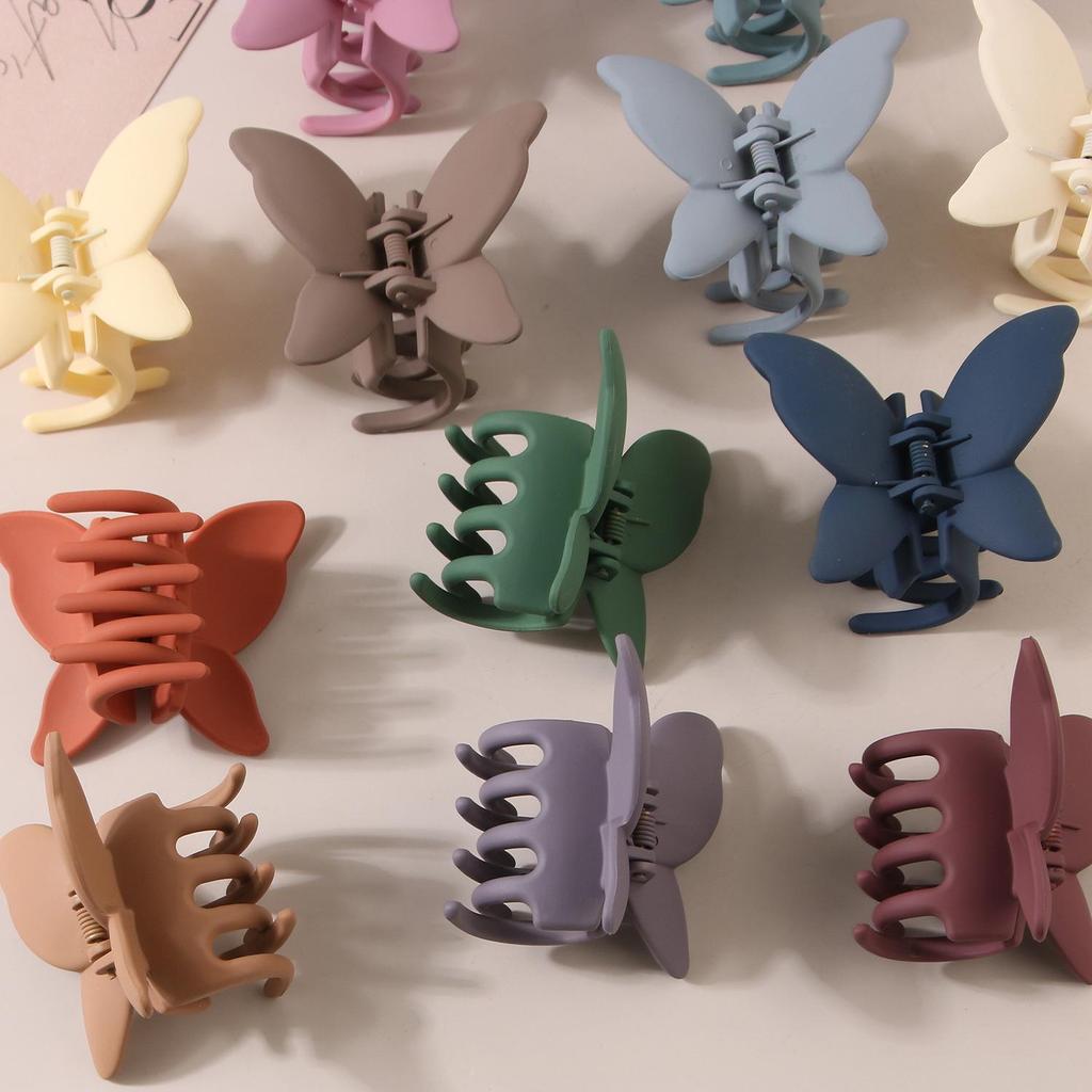 Matowy klips do włosów motylkowy z efektem farby w sprayu