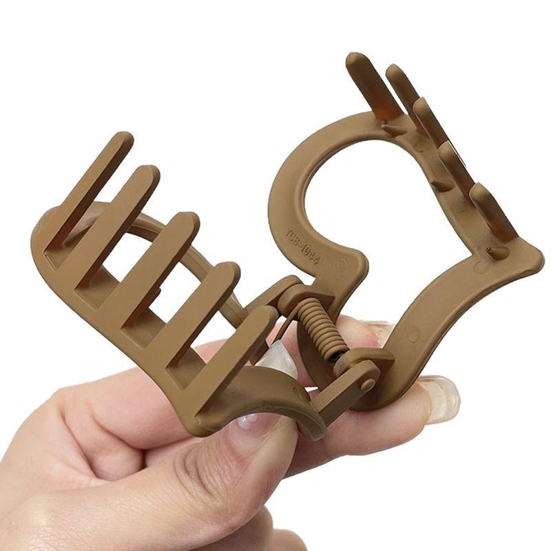 Elegant Matte Heart Claw Hair Clip for Women – Stylish Hollow Shark Clip for Updos