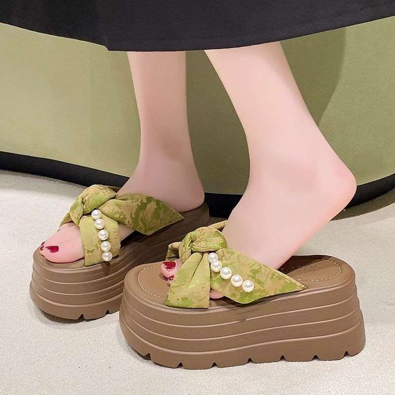 Foreign Style Out One-word Slippers Women's 2025 Summer New Fashionable Sweet Pearl Cross with Muffin Thick-bottomed Cool Slippers