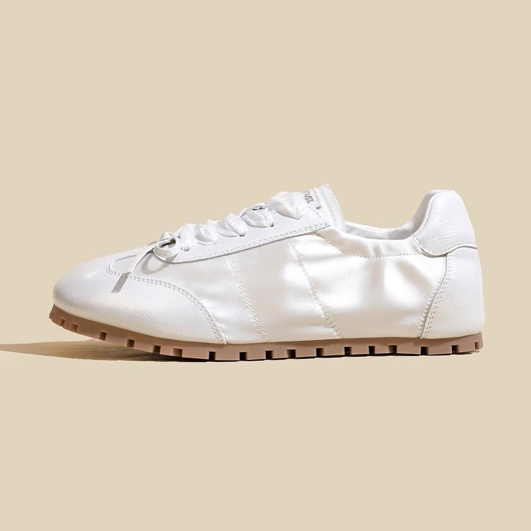 

Атласные балетки серебристого цвета с плоской подошвой для женщин, весна 2024, новые ретро-спортивные повседневные дышащие туфли Forrest Gump для женщин 40 белый