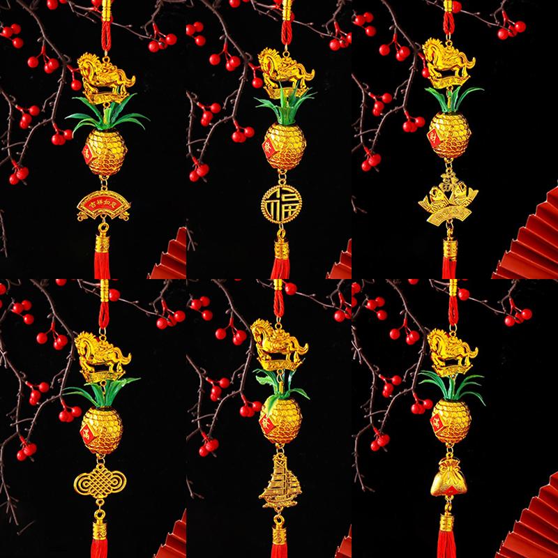 2026 Rok Koně Nástěnná závěsná ozdoba do auta Čínský Nový rok Červená Zlatá Ananasový přívěsek Šťastná dekorace Dárky na kolaudaci