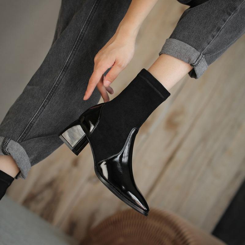 Autumn and winter women's Martin boots square head medium heel large size leather boots women's and Korean version patent leather new black medi