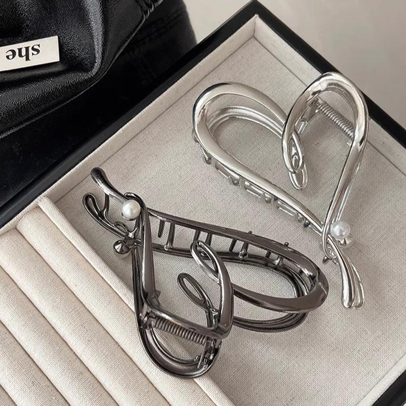 4cm Alloy Hollow Love Hair Claw Hairpin Silver Golden Fashion Hair Clip Crabs For Women New Hair Accessories Headwear Claw