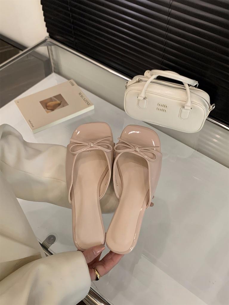 Keilabsatz Schleife Nude Französische coole Hausschuhe Damenschuhe tragen 2025 neue Sommerrock Feen-Sandalen