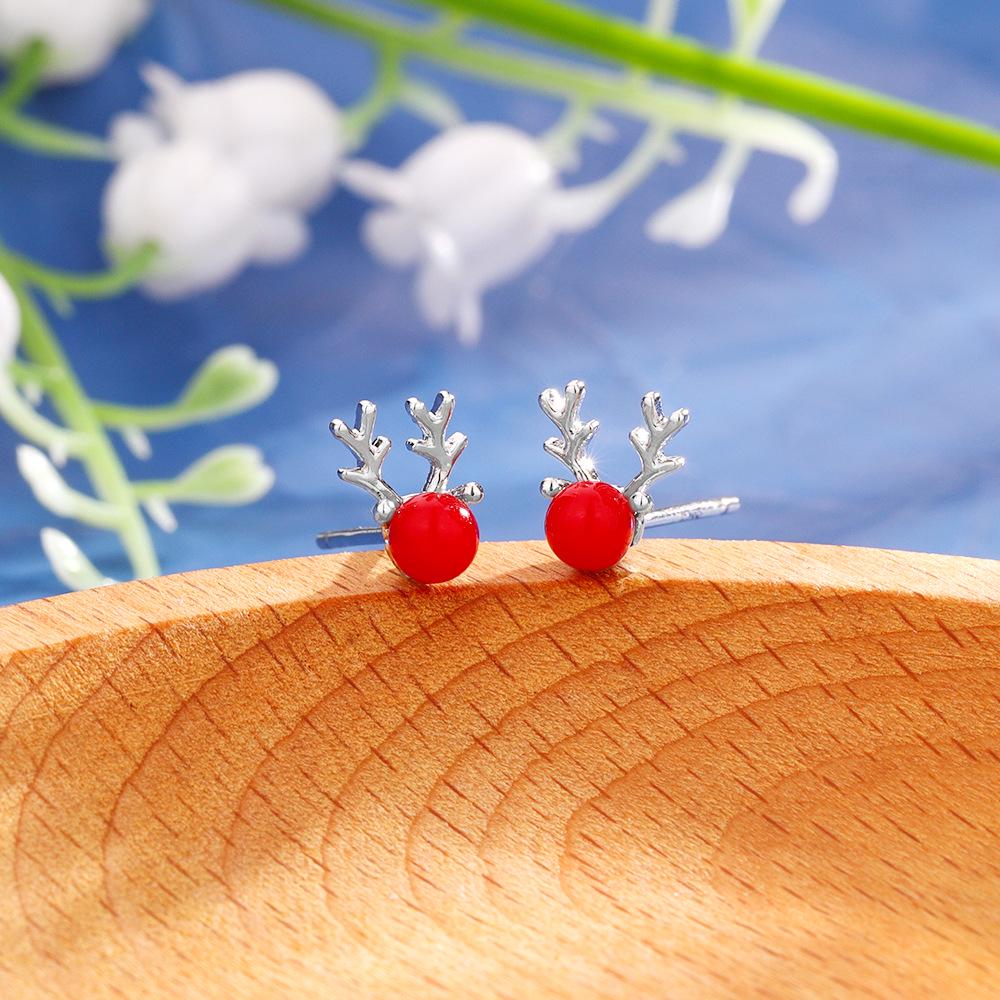 Red Pearl Reindeer Stud Earrings - Romantic Christmas Gift for Women, Cute Antler Cartilage Piercing Style.