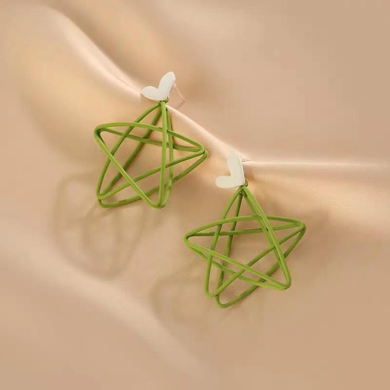 European Minimalist Star Earrings with Heart Decoration Hollow Five-Pointed Star Design,Suitable for Daily and Party Accessorie