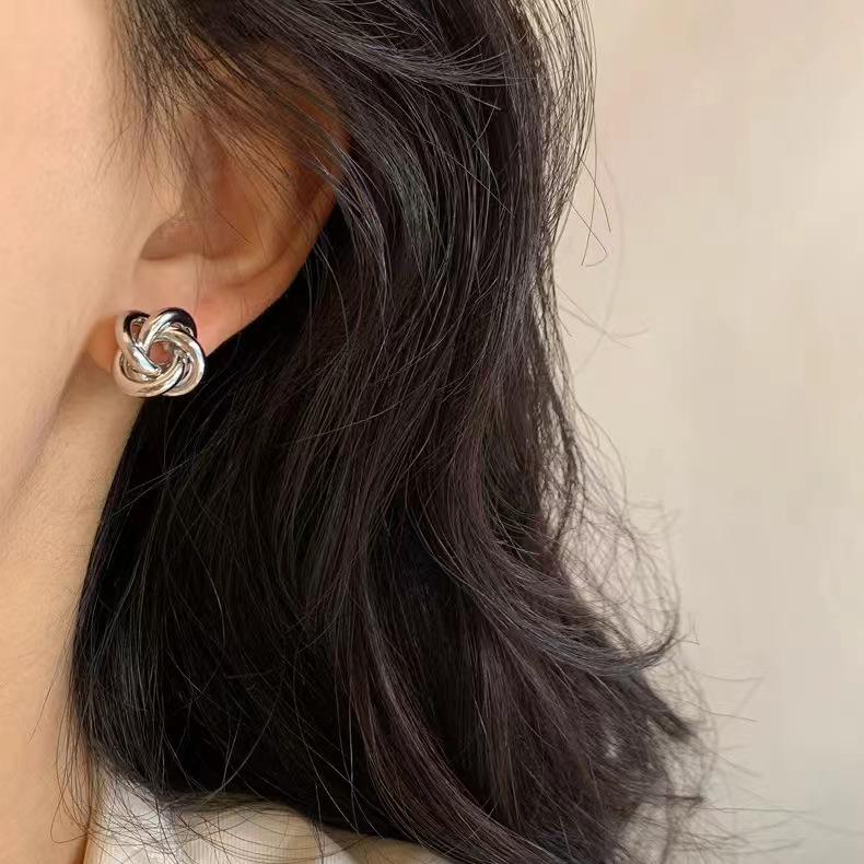 Silver Needle Geometric Heart Hoop Earrings - Retro & High-End Style for a Bold Look
