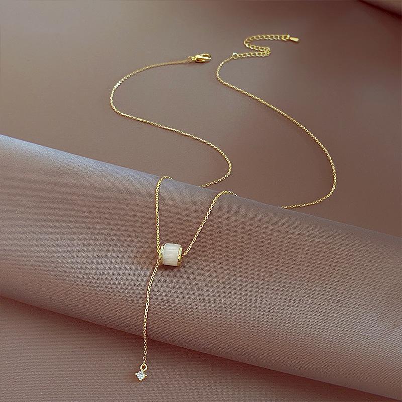 Cold wind, cat's eye stone, small waist pendant necklace, simple personality, versatile temperament, fashionable necklace, clavicle chain