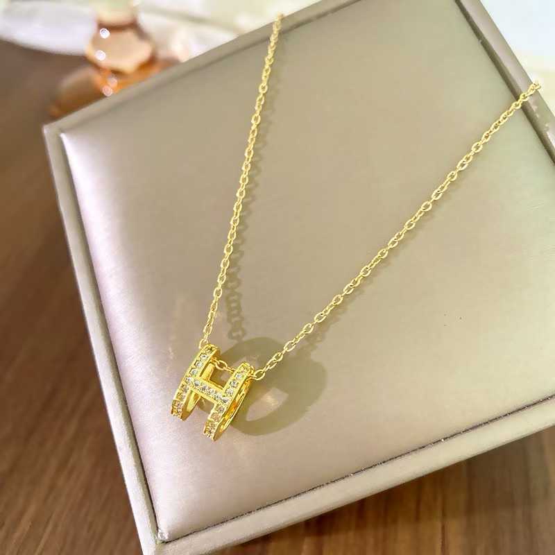 2026 Versatile Niche High-end Light Luxury Collarbone Niche High-end Pendant Jewelry