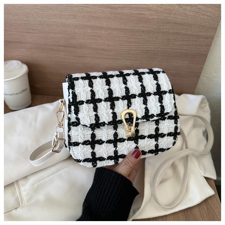 

Простой клетчатый дизайн шерстяная 2025 новая изысканный замок повседневная на плечо кроссбоди маленькая квадратная женская сумка белый