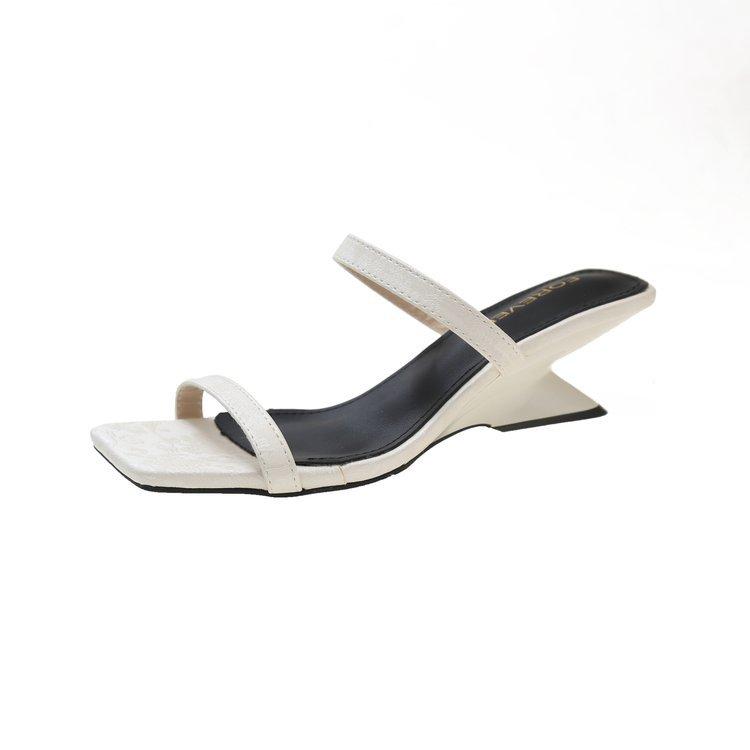 

Niche design sense one-word slippers fairy shoes wear 2024 new summer French sandals 40