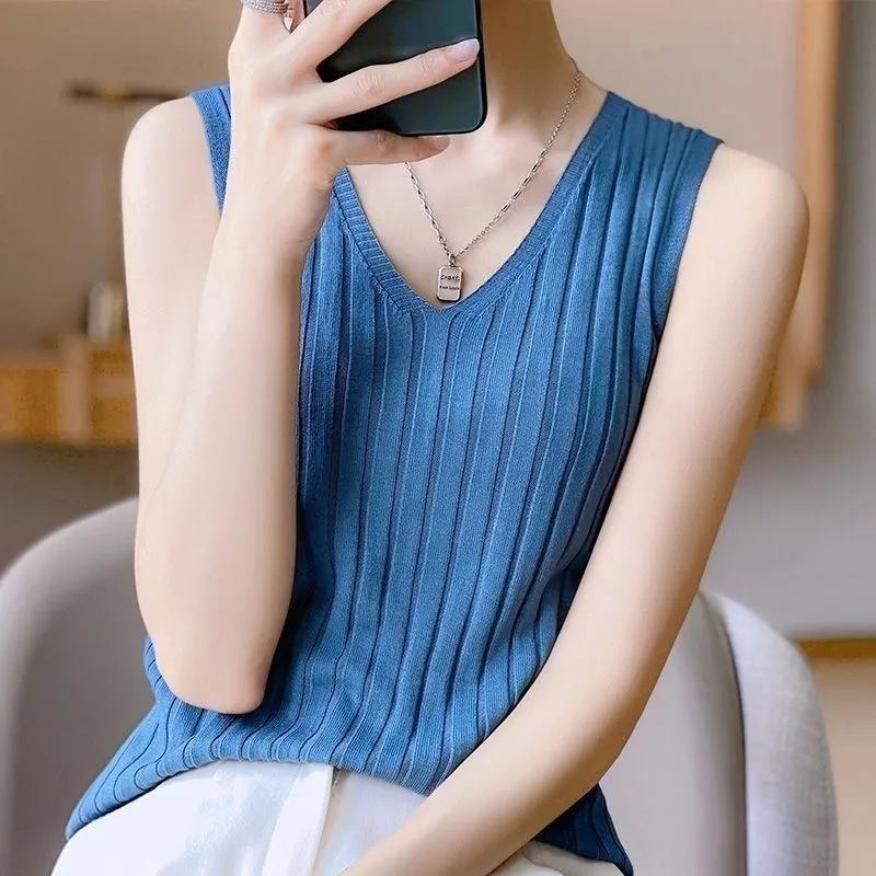 

Жіночий літній трикотажний пуловер вільного крою з V-подібним вирізом, однотонна майка без рукавів для носіння під низ 3XL небо синє кольору