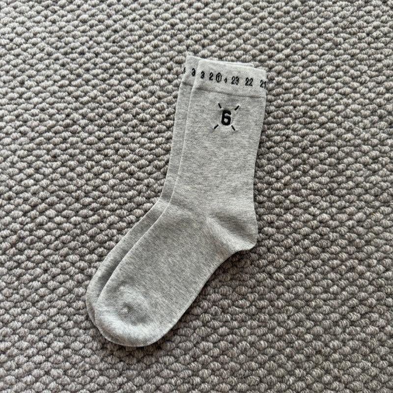 

Простые и модные мужские и женские носки до середины икры, черные и белые носки из чистого хлопка с вышивкой номера 6 1 pair серый