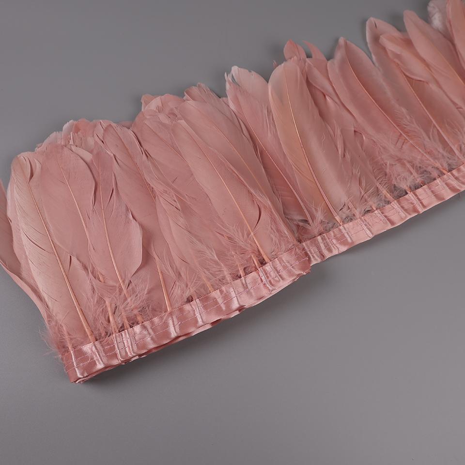 Dekoracyjne pióra gęsie na taśmie do robótek ręcznych, dekoracji karnawałowych, frędzle do ubrań, sukienek, szycia, sztuki i rzemiosła