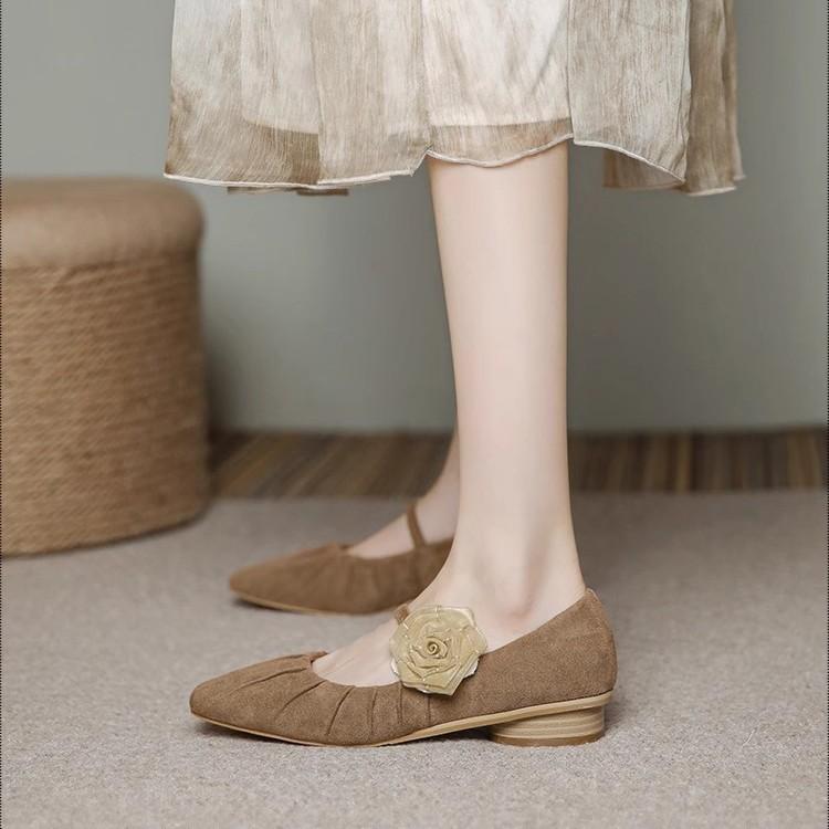Schuhe im Maillard-Stil Herbst neue Blume Retro Mary Jane Damenschuhe vielseitige braune Schuhe mit dickem Absatz