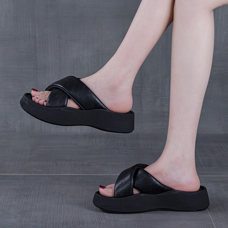 Thick-bottomed bread casual one-word slippers for women's outer wear summer new heightening fashion beach cool slippers