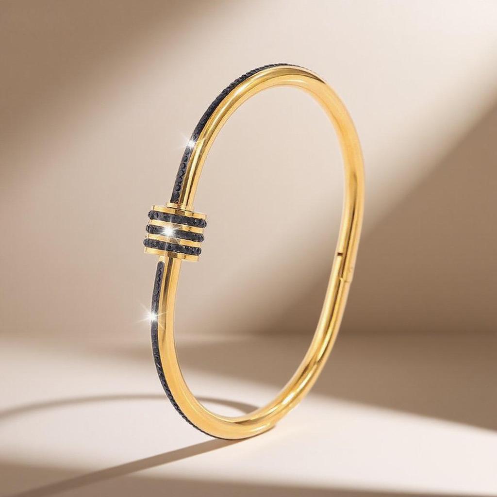 Women's Colorfast Stainless Steel Bracelet with Diamond Inlay, Exquisite High-End Design, Slim Waist, Titanium Steel.
