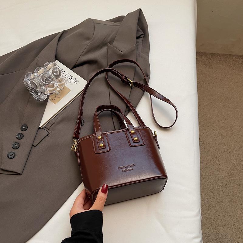 Hand Carrying Retro Casual Bucket Bag Women's 2025 Autumn New Trendy Fashion Shoulder Bag Korean Version of High-value Women's Bag