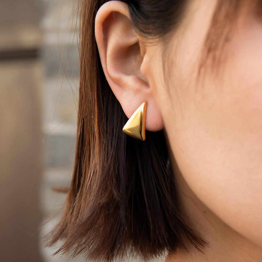 Smooth Triangular Earrings with Golden Texture, Women's Exclusive High-end Jewelry, Anti Discoloration and Texture, Versatile Earrings for Daily Use.