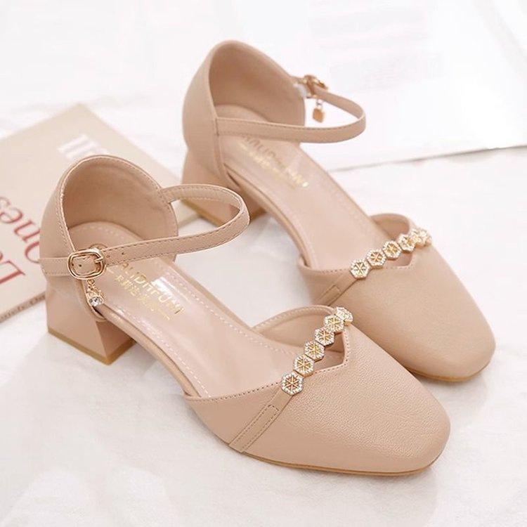 

Baotou sandals summer thick heel new middle heel fairy wind word with soft leather square head single shoes with skirt 34 абрикосовый
