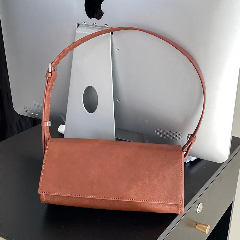 Niche Genuine Leather Triangle Baguette Bag Cowhide Shoulder Bag Women's Underarm Bag with Vintage Crossbody Bag