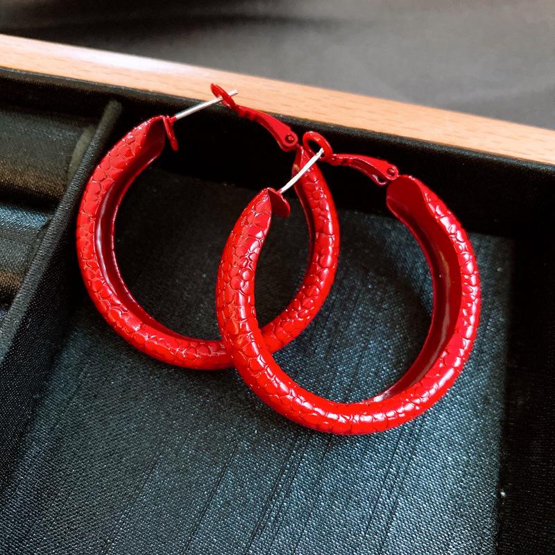 Silver Needle Red Drip Geometric Ear Cuffs - Retro Light Luxury Earrings for Women, Autumn/Winter Collection