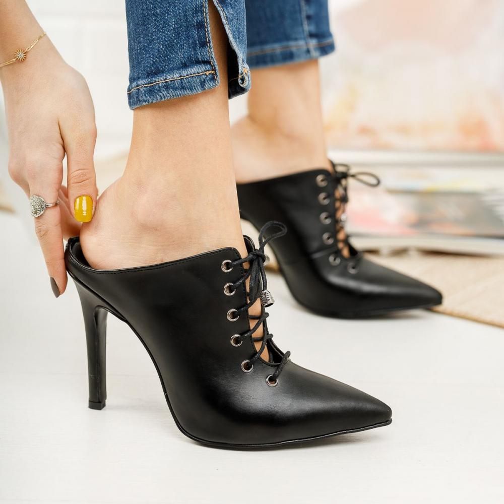 

Черные кожаные кожаные шлепанцы на каблуке с острым носком на шнуровке