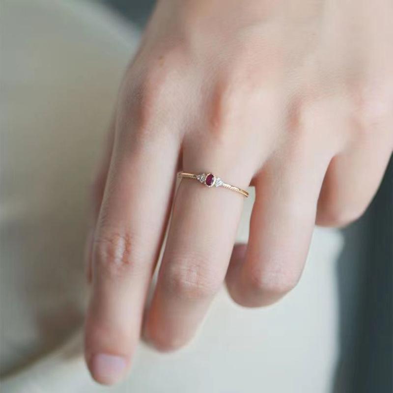 Nouveaux anneaux ajustables en pierre précieuse rouge, artisanat de créateur original, pour femmes, exquis, aristocratiques, de luxe léger, charme, anneau fin, bijoux