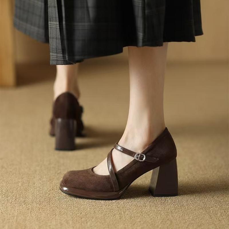 Schuhe für Damen 2025 Neu Eckige Zehenpartie Uni PU Damen High Heels Heißer Verkauf Mode Kleid Schnallenriemen Hohe Qualität Damen Pumps