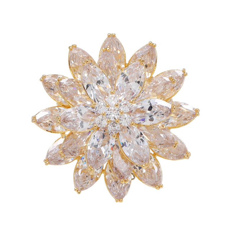 Korean high-end temperament luxury crystal ice flower brooch female elegant exquisite brooch pin suit coat with accessories