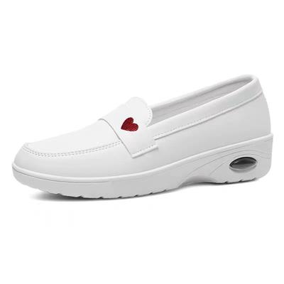 Buty pielęgniarskie damskie nowe letnie casualowe i wygodne miękkie białe buty antypoślizgowe i oddychające medyczne buty do pracy