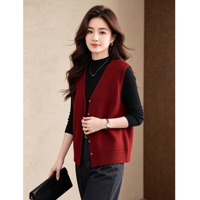 D.F.DEAR Minimalist V-Neck Knitted Vest